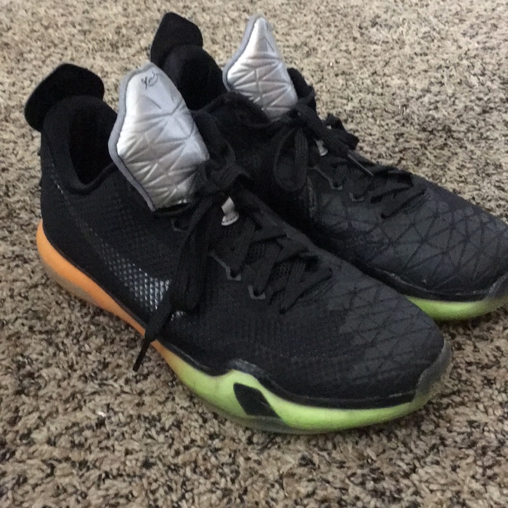 Nike Kobe X 10  size 7 in boys